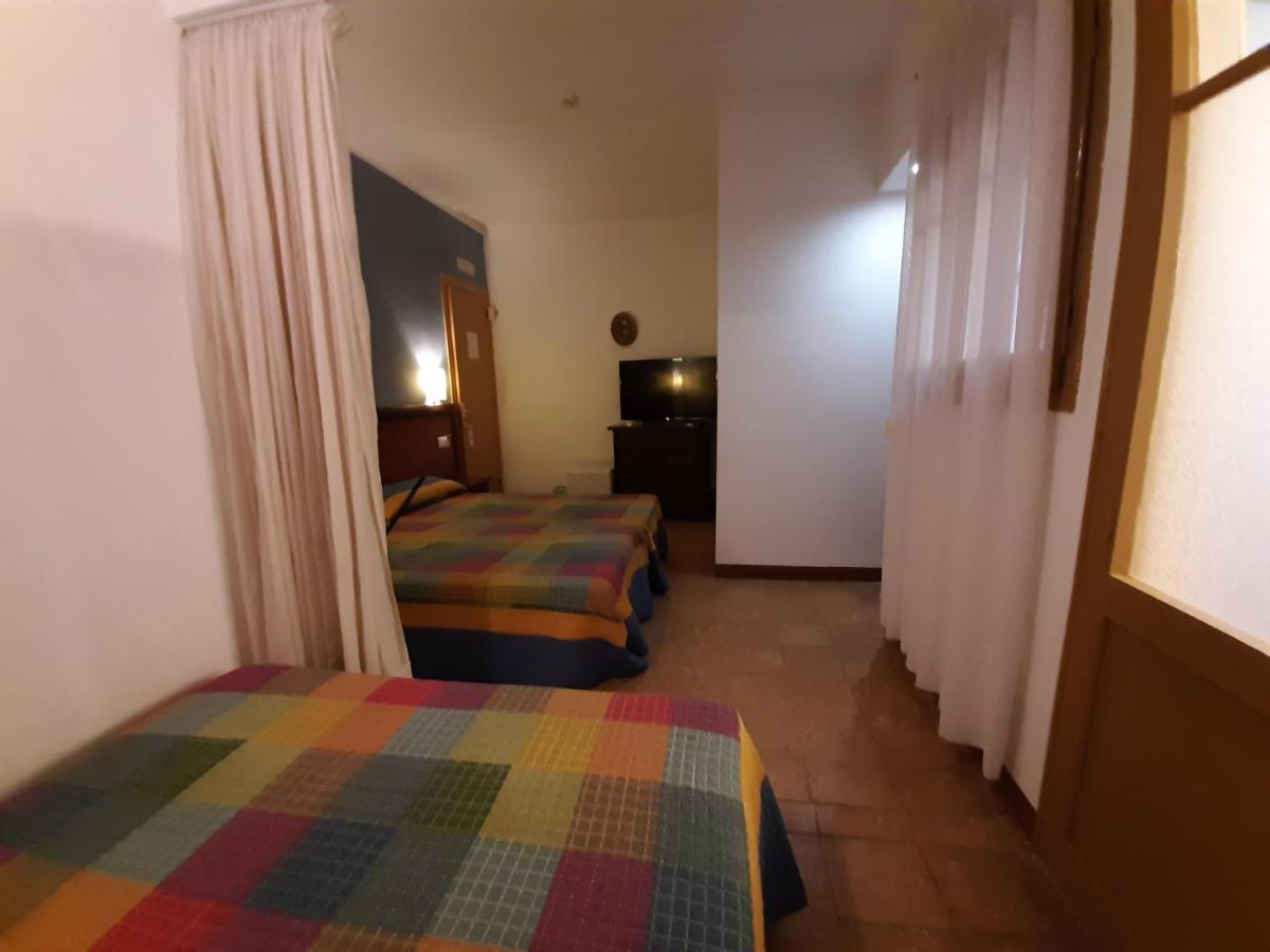 Hostal Platja 캠브릴스 외부 사진