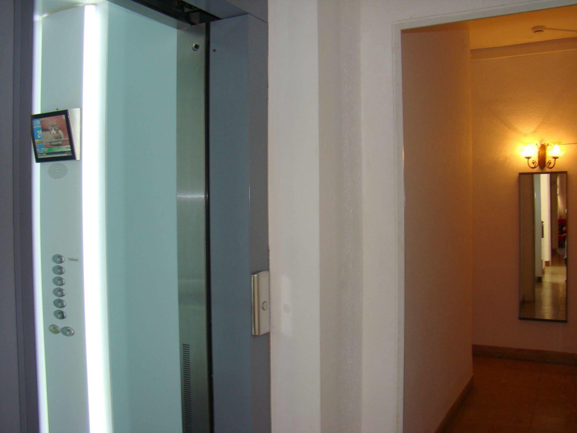 Hostal Platja 캠브릴스 외부 사진